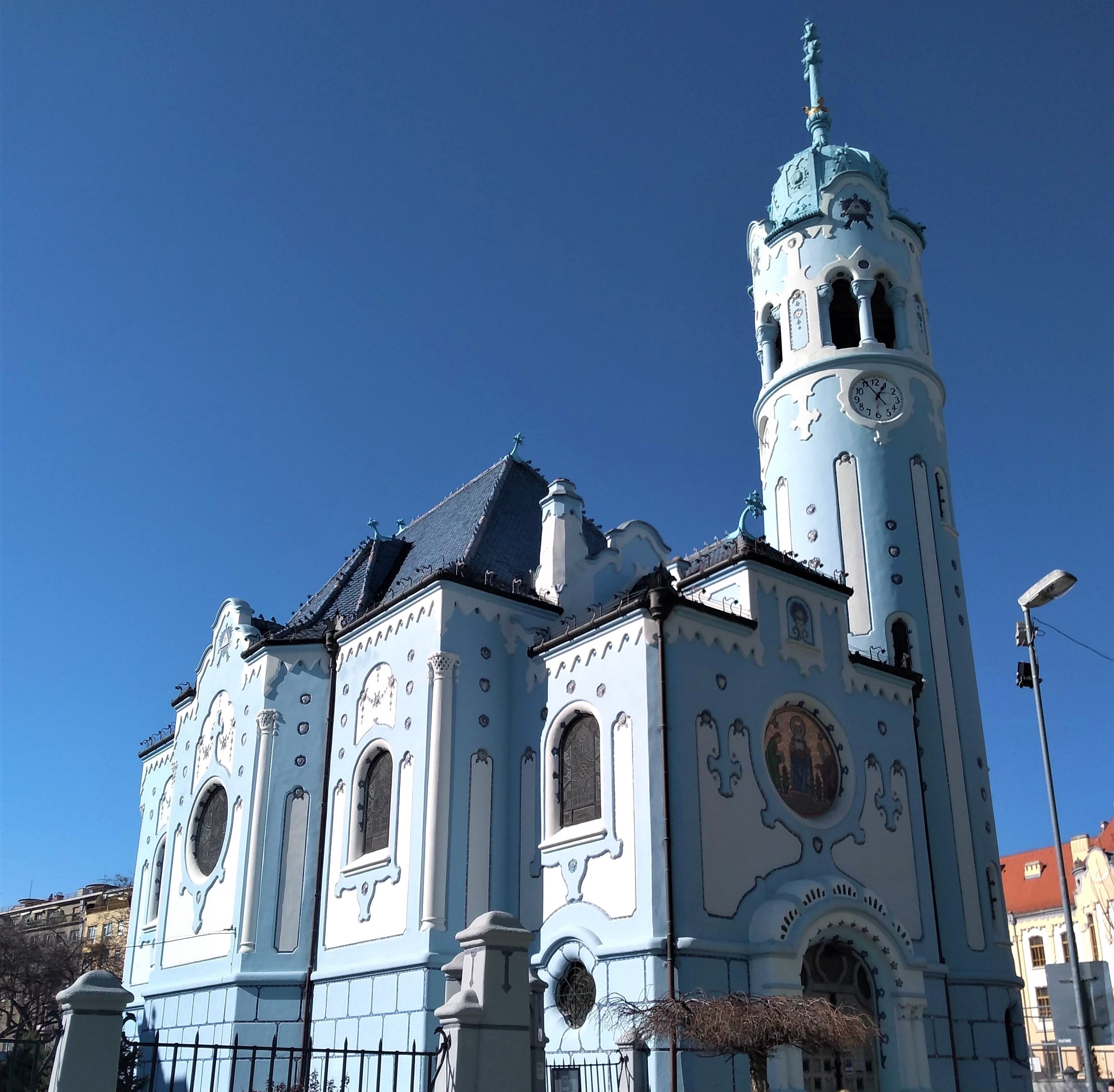 Das Bild zeigt die Elisabethkirche in Bratislava.