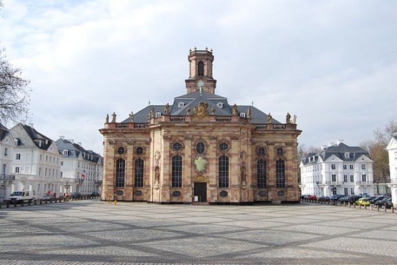Das Bild zeigt die Ludwigskirche