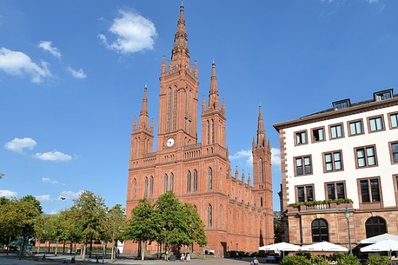 Das Bild zeigt die Marktkirche (Wiesbaden)