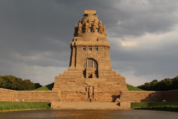 Das Bild zeigt das Völkerschlachtdenkmal in Leipzig