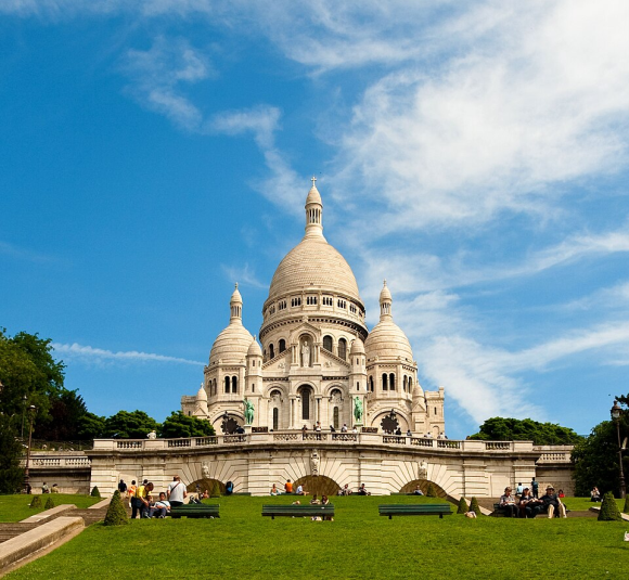 Das Bild zeigt die Basilika Sacré-Cœur de Montmartre