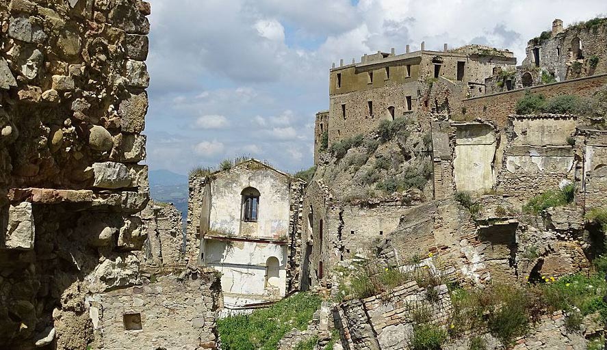 Das Bild zeigt die zerfallene Altstadt von Craco