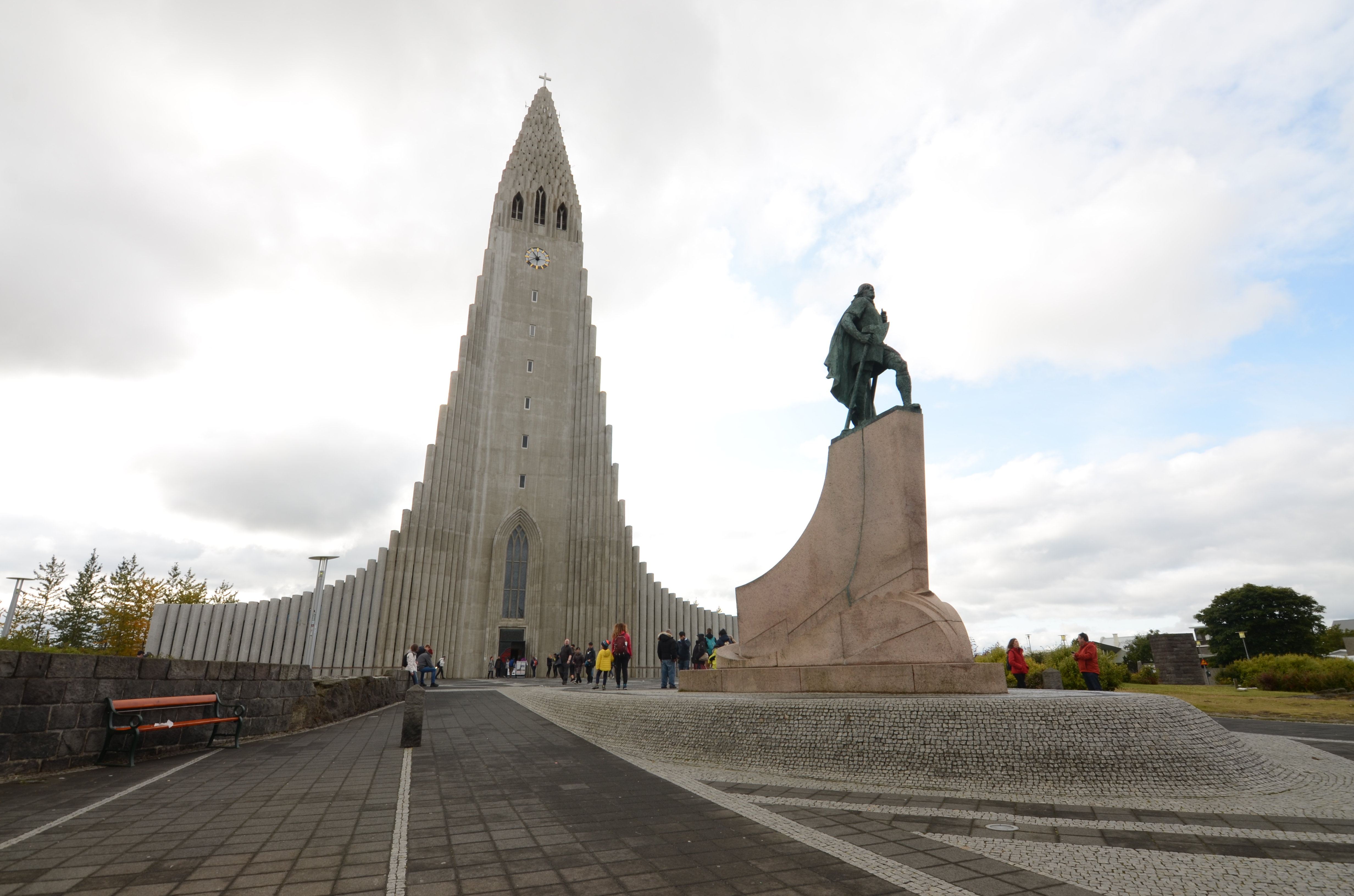 Hallgrímskirkja und Leif Eriksson Statue