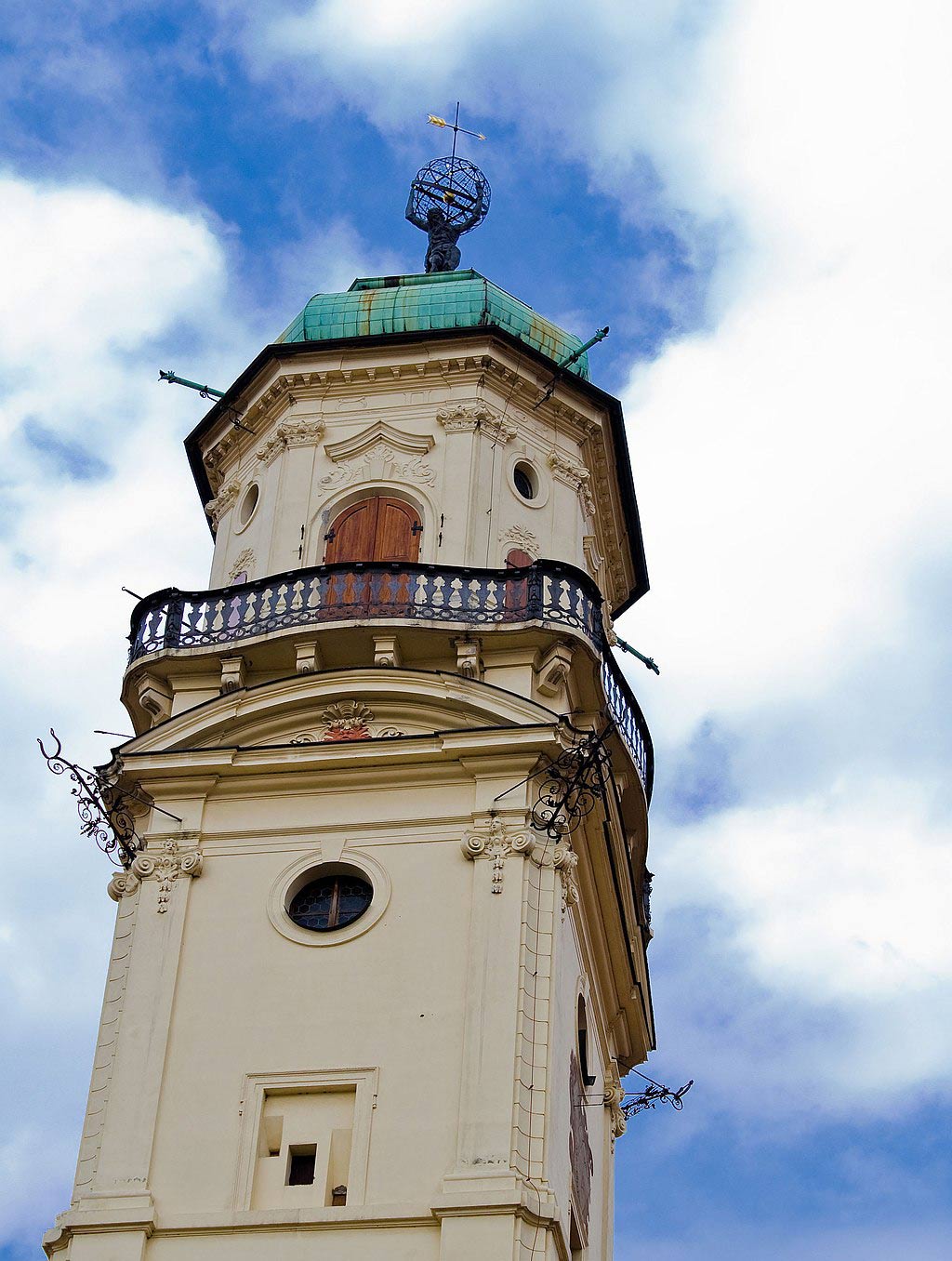 Das Bild zeigt den Astronomischen Turm des Klementinums