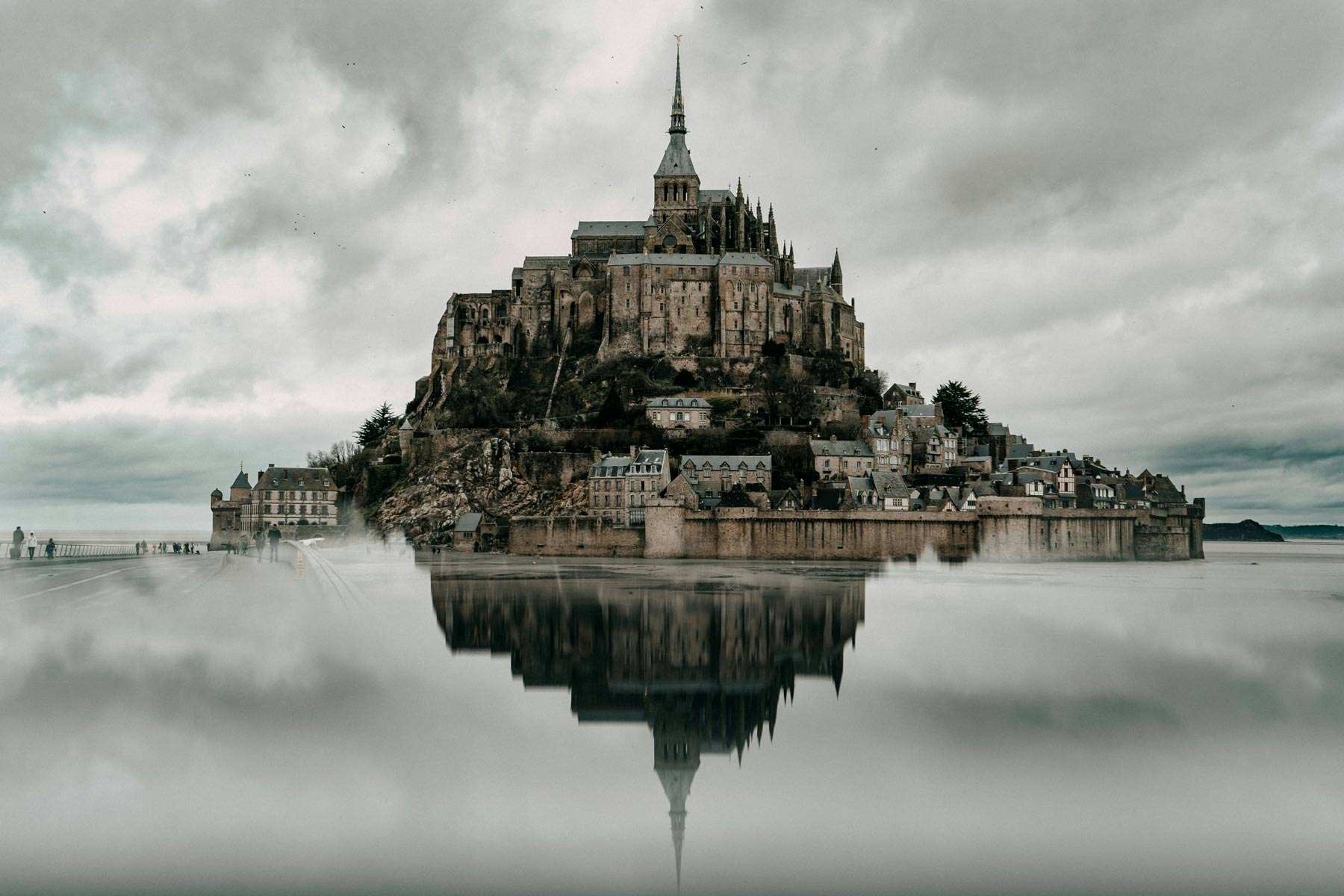 Bild zeigt die Spiegelung des Mont Saint-Michel