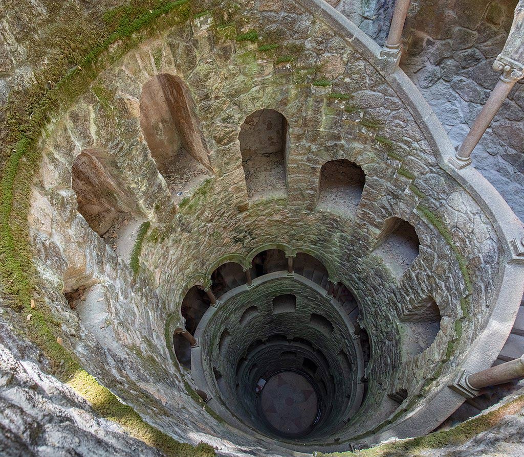 Das Bild zeigt einen Brunnen der Quinta da Reguleira